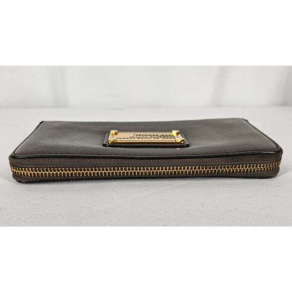 MARC BY MARC JACOBS ZIPPER BI-FOLD DARK BROWN 4" x 8" WALLET – 100% COW LEATHER - Picture 6 of 16